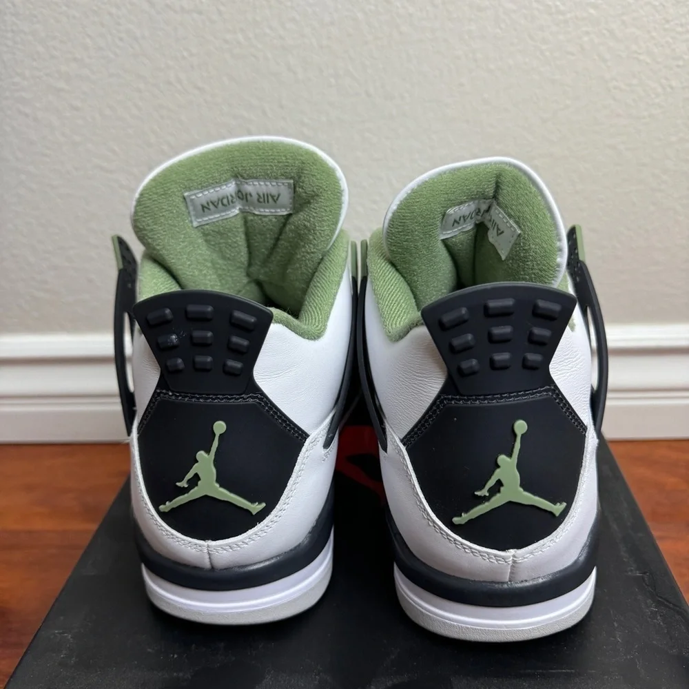 Jordan 4 Retro Seafoam (Women's) Size 12